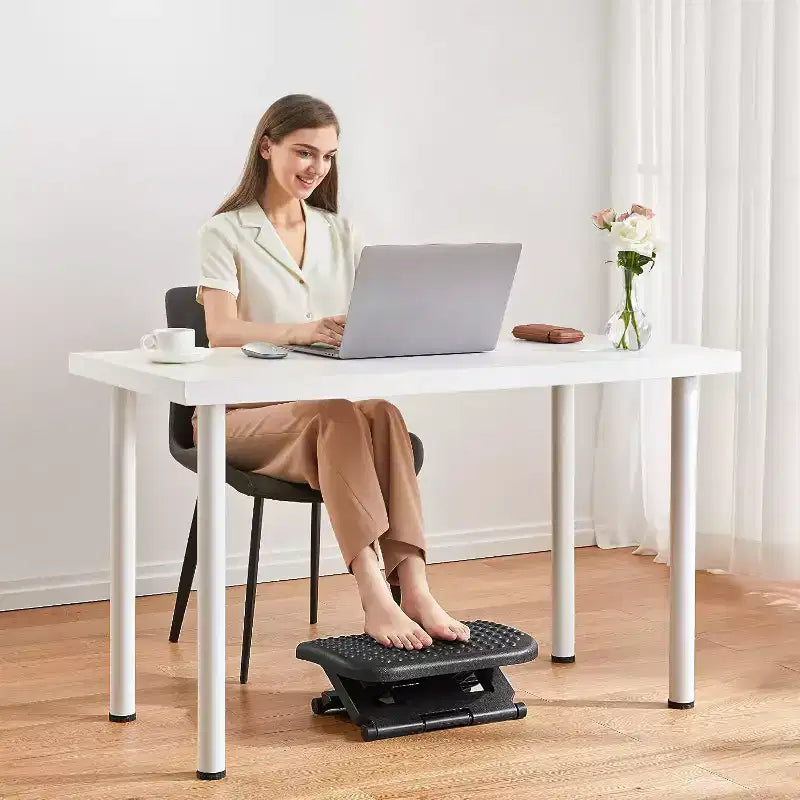 Poggiapiedi regolabile sotto la scrivania - Sgabello massaggiante con 3 altezze e inclinazione di 30° per comfort a casa e in ufficio