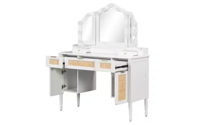Toeletta moderna da 112 cm con specchio a tre ante e luci, 5 cassetti e 2 armadietti, stazione di ricarica con Type-C e ripiani aperti per camera da letto