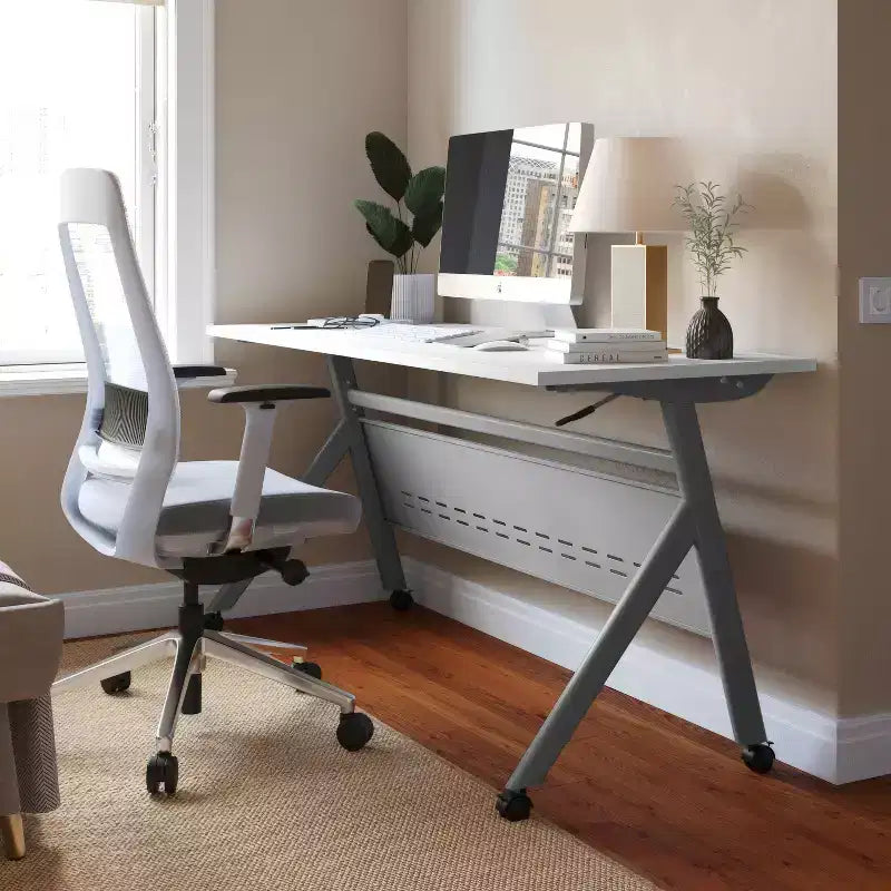 Tavolo da addestramento ribaltabile per impieghi gravosi con design impilabile, pannello per la privacy, gambe a Y, piano del tavolo, struttura in metallo