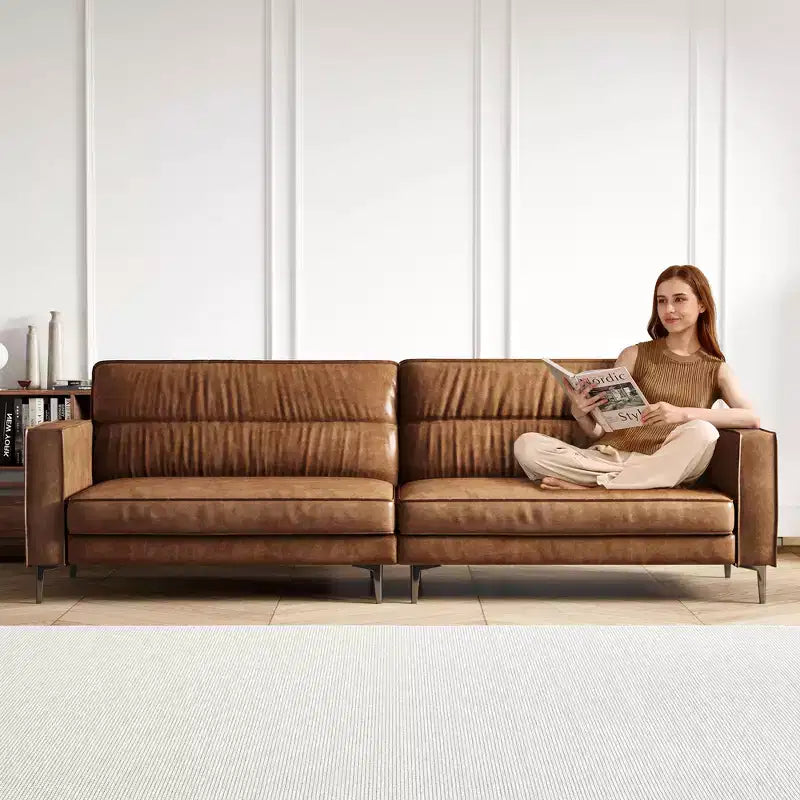 Divano moderno di lusso in pelle oliata marrone da 220 cm, divano vintage di alta gamma con struttura robusta e sensazione accogliente.
