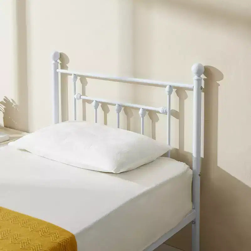Struttura Letto a Piattaforma Matrimoniale/Doppia/Queen Size in Metallo con Testiera e Pediera, Telaio Letto Industriale, Nessuna Rete a Molle Necessaria, Spazio di Archiviazione