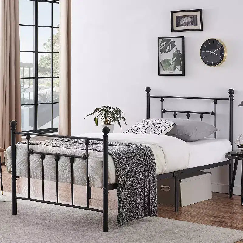 Struttura Letto a Piattaforma Matrimoniale/Doppia/Queen Size in Metallo con Testiera e Pediera, Telaio Letto Industriale, Nessuna Rete a Molle Necessaria, Spazio di Archiviazione